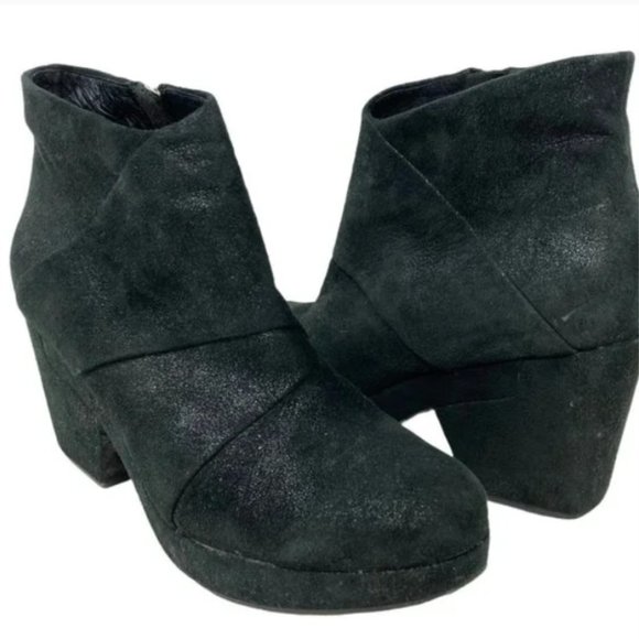 Eileen Fisher Coax Black Soft Grained Texture Leather Platform Boots - Size 9. - Picture 2 of 14